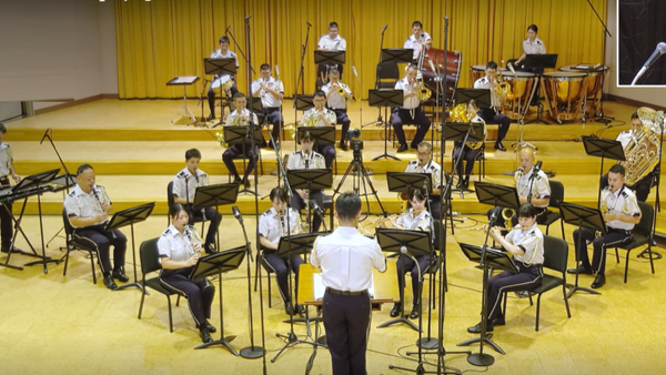 カーリッジ・マーチ演奏画像